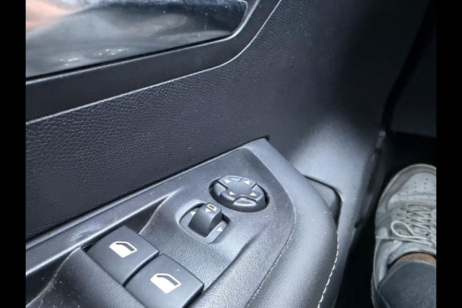Peugeot 208 Hybrid e-DCS6 Allure RIJKLAARPRIJS | FABRIEKSGARANTIE t/m 03-2027 | TOPSTAAT! | KEYLESS ENTRY | APPLE CARPLAY-ANDROID AUTO| PARKEERSENSOREN VOOR EN ACHTER |
