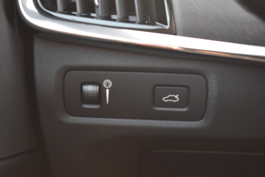 Volvo V90 Cross Country T5 250PK AWD Automaat Pro | Carplay | Panodak | BLIS | 360 Camera | ACC | Keyless | 20'' |