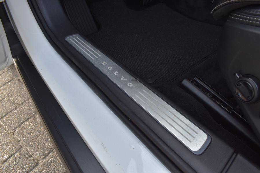 Volvo V90 Cross Country T5 250PK AWD Automaat Pro | Carplay | Panodak | BLIS | 360 Camera | ACC | Keyless | 20'' |