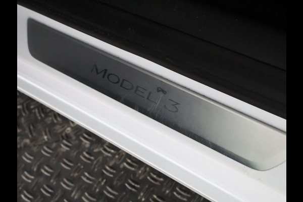 Tesla Model 3 Sport RWD Plus 60 kWh 238 PK! | SOH 88% | Navigatie | Panoramadak | Camera |