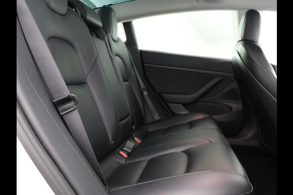 Tesla Model 3 Sport RWD Plus 60 kWh 238 PK! | SOH 88% | Navigatie | Panoramadak | Camera |