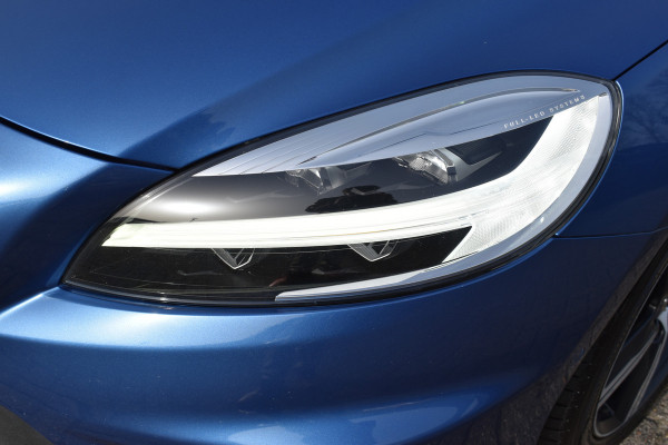 Volvo V40 T4 190PK Automaat Business Sport | PDC V/A | Cruise Control | Camera Achter | 17'' | Stoelverwarming