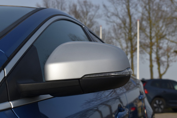 Volvo V40 T4 190PK Automaat Business Sport | PDC V/A | Cruise Control | Camera Achter | 17'' | Stoelverwarming