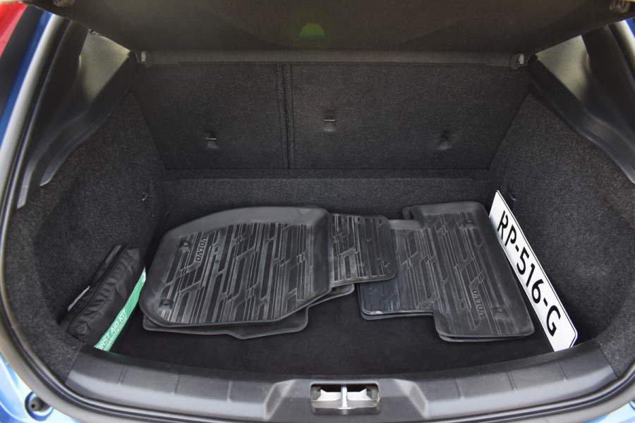 Volvo V40 T4 190PK Automaat Business Sport | PDC V/A | Cruise Control | Camera Achter | 17'' | Stoelverwarming