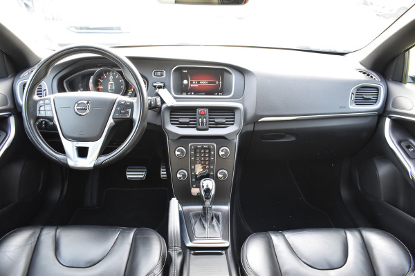 Volvo V40 T4 190PK Automaat Business Sport | PDC V/A | Cruise Control | Camera Achter | 17'' | Stoelverwarming