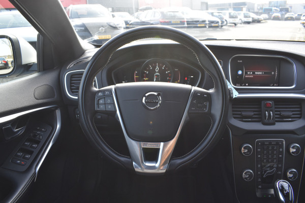 Volvo V40 T4 190PK Automaat Business Sport | PDC V/A | Cruise Control | Camera Achter | 17'' | Stoelverwarming