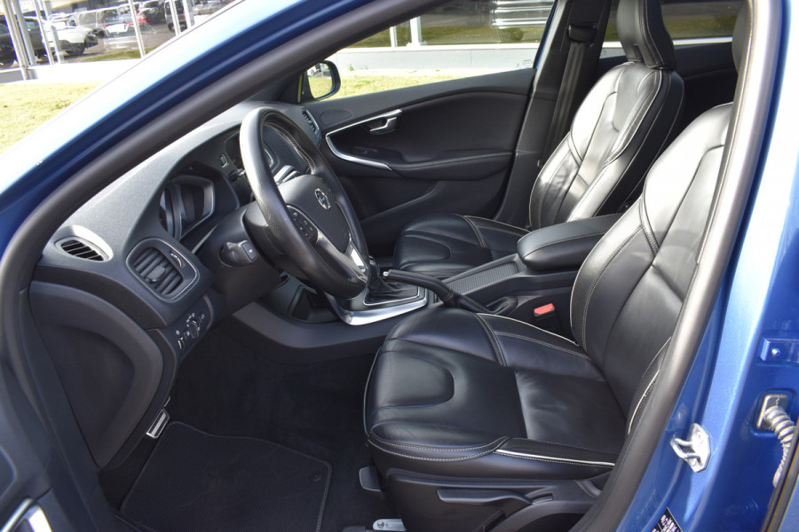 Volvo V40 T4 190PK Automaat Business Sport | PDC V/A | Cruise Control | Camera Achter | 17'' | Stoelverwarming