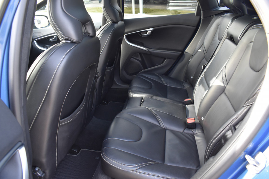 Volvo V40 T4 190PK Automaat Business Sport | PDC V/A | Cruise Control | Camera Achter | 17'' | Stoelverwarming