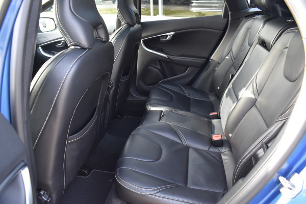 Volvo V40 T4 190PK Automaat Business Sport | PDC V/A | Cruise Control | Camera Achter | 17'' | Stoelverwarming
