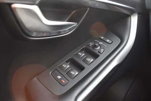 Volvo V40 T4 190PK Automaat Business Sport | PDC V/A | Cruise Control | Camera Achter | 17'' | Stoelverwarming