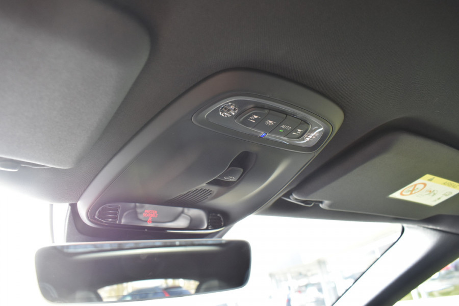 Volvo V40 T4 190PK Automaat Business Sport | PDC V/A | Cruise Control | Camera Achter | 17'' | Stoelverwarming