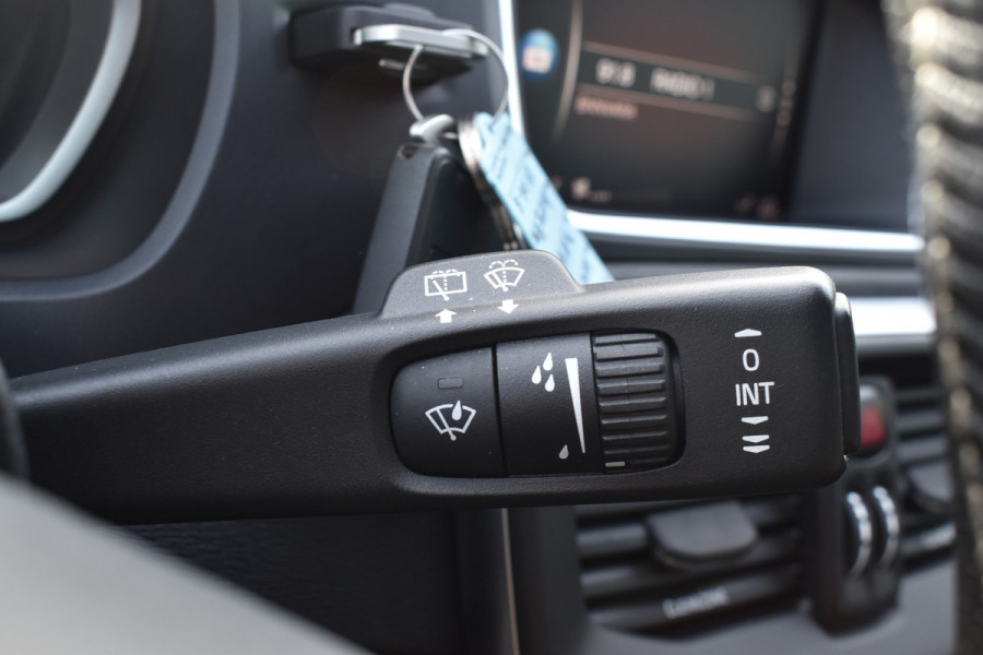 Volvo V40 T4 190PK Automaat Business Sport | PDC V/A | Cruise Control | Camera Achter | 17'' | Stoelverwarming