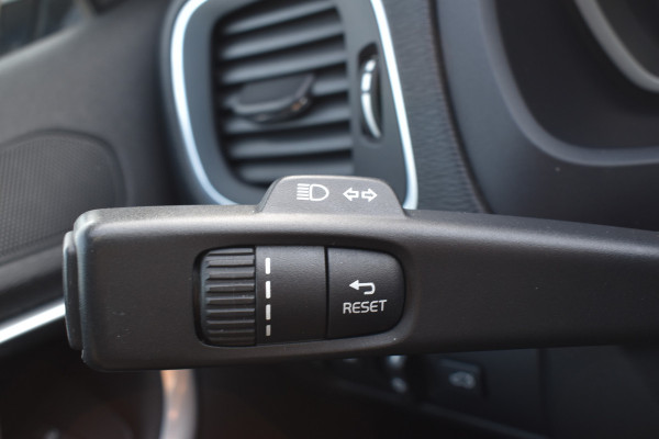 Volvo V40 T4 190PK Automaat Business Sport | PDC V/A | Cruise Control | Camera Achter | 17'' | Stoelverwarming