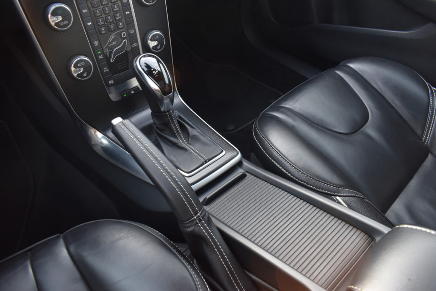 Volvo V40 T4 190PK Automaat Business Sport | PDC V/A | Cruise Control | Camera Achter | 17'' | Stoelverwarming