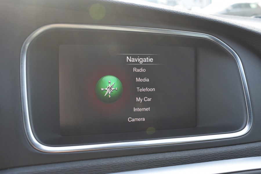 Volvo V40 T4 190PK Automaat Business Sport | PDC V/A | Cruise Control | Camera Achter | 17'' | Stoelverwarming