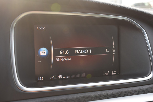 Volvo V40 T4 190PK Automaat Business Sport | PDC V/A | Cruise Control | Camera Achter | 17'' | Stoelverwarming