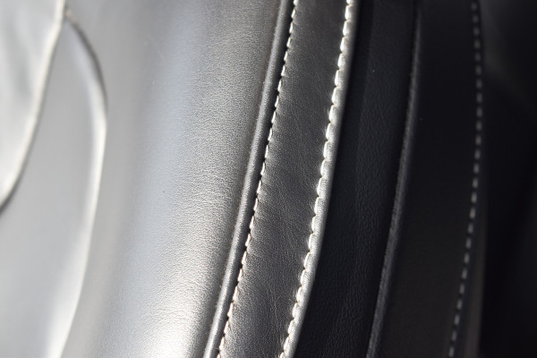 Volvo V40 T4 190PK Automaat Business Sport | PDC V/A | Cruise Control | Camera Achter | 17'' | Stoelverwarming