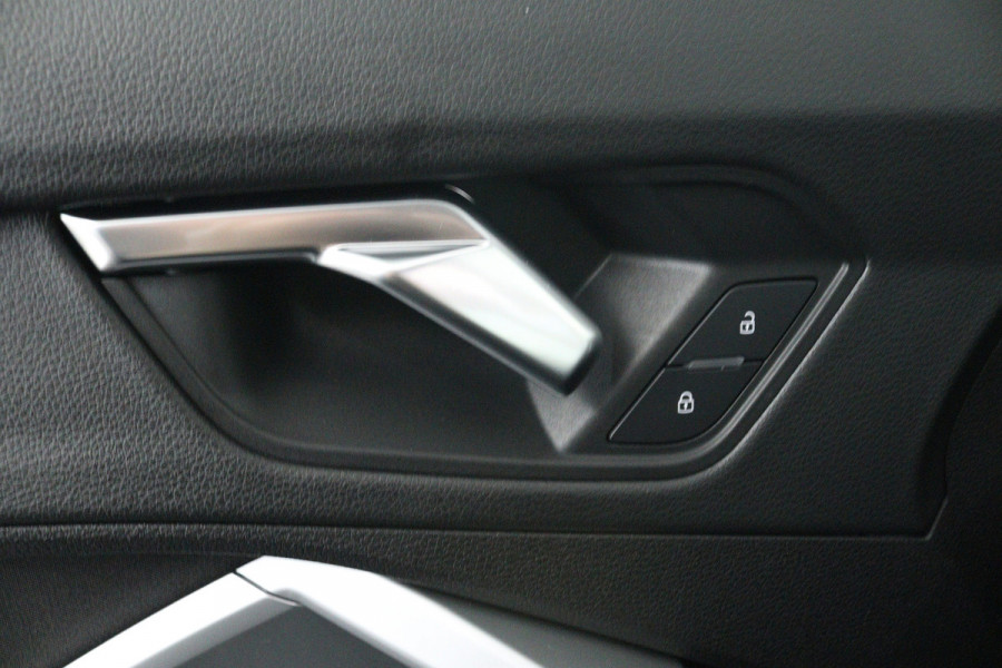 Audi Q3 35 TFSI Pro Line (STOELVERWARMING, CRUISE CONTROL, NAVIGATIE, LANE-ASSIST, PARKEERSENSOREN)