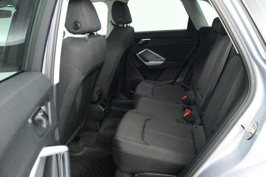 Audi Q3 35 TFSI Pro Line (STOELVERWARMING, CRUISE CONTROL, NAVIGATIE, LANE-ASSIST, PARKEERSENSOREN)