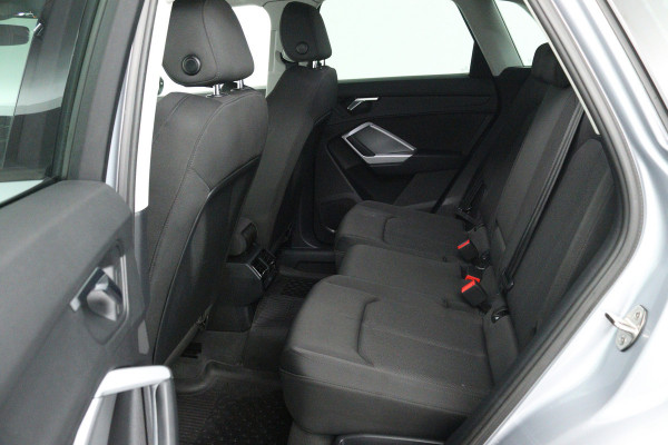 Audi Q3 35 TFSI Pro Line (STOELVERWARMING, CRUISE CONTROL, NAVIGATIE, LANE-ASSIST, PARKEERSENSOREN)
