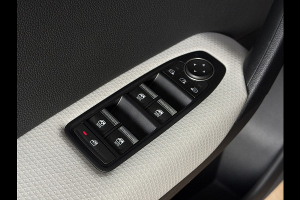 Renault Captur 1.3 TCe 155 Edition One | Groot Navi | ACC | Bose | 18" | Dodehoek | 360 | Stoel & Stuur Verwarming | 100% Renault onderhouden!