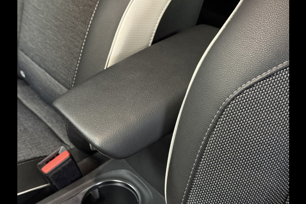 Renault Captur 1.3 TCe 155 Edition One | Groot Navi | ACC | Bose | 18" | Dodehoek | 360 | Stoel & Stuur Verwarming | 100% Renault onderhouden!