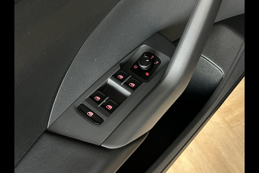 Volkswagen T-Cross 1.0 TSI Styl R-Line | Navi | ACC | Dode hoek| 17' | Carplay | PDC V+A | Stoelverwarming |