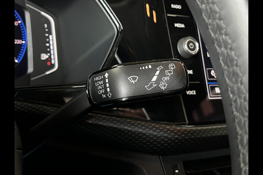 Volkswagen T-Cross 1.0 TSI Styl R-Line | Navi | ACC | Dode hoek| 17' | Carplay | PDC V+A | Stoelverwarming |