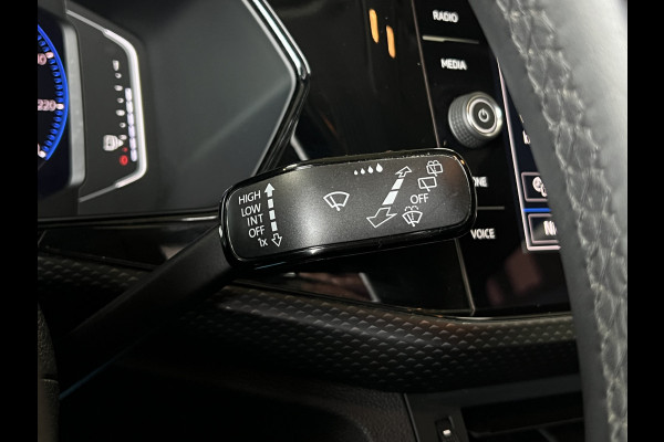 Volkswagen T-Cross 1.0 TSI Styl R-Line | Navi | ACC | Dode hoek| 17' | Carplay | PDC V+A | Stoelverwarming |