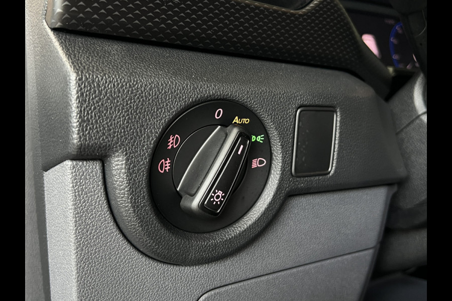 Volkswagen T-Cross 1.0 TSI Styl R-Line | Navi | ACC | Dode hoek| 17' | Carplay | PDC V+A | Stoelverwarming |