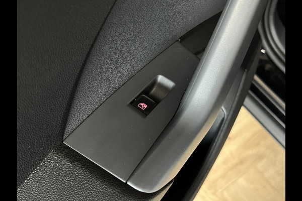 Volkswagen T-Cross 1.0 TSI Styl R-Line | Navi | ACC | Dode hoek| 17' | Carplay | PDC V+A | Stoelverwarming |