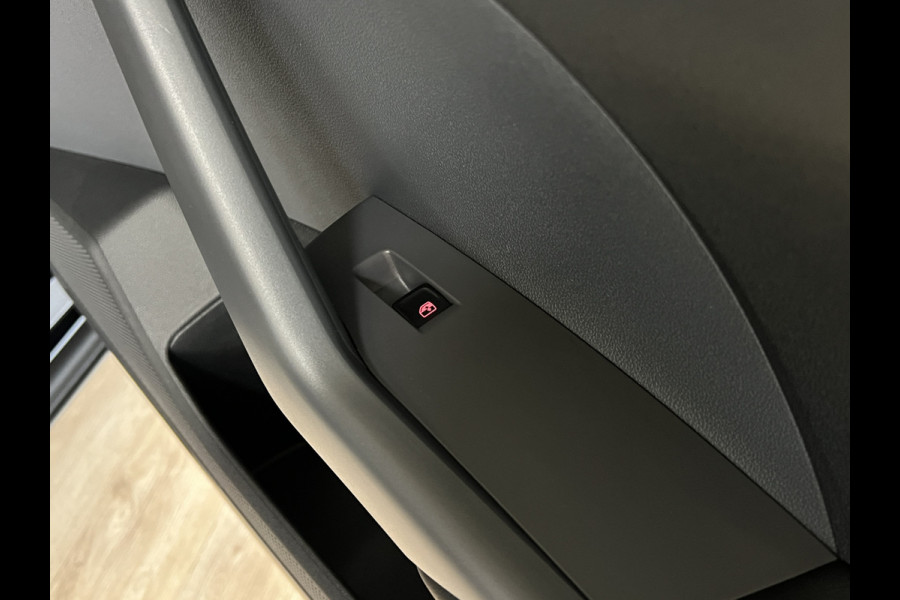 Volkswagen T-Cross 1.0 TSI Styl R-Line | Navi | ACC | Dode hoek| 17' | Carplay | PDC V+A | Stoelverwarming |