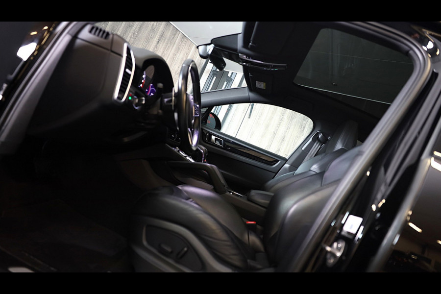 Porsche Cayenne Coupé 3.0 E-Hybrid / Cc / Sport Chrono / Leder / F1 / Panoramadak / Memory / Camera / Trekhaak / 22 Inch