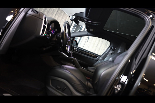 Porsche Cayenne Coupé 3.0 E-Hybrid / Cc / Sport Chrono / Leder / F1 / Panoramadak / Memory / Camera / Trekhaak / 22 Inch