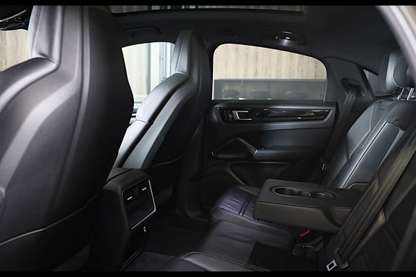 Porsche Cayenne Coupé 3.0 E-Hybrid / Cc / Sport Chrono / Leder / F1 / Panoramadak / Memory / Camera / Trekhaak / 22 Inch