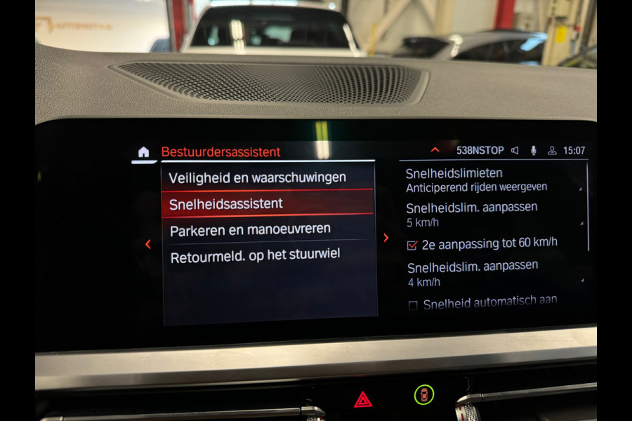 BMW 3 Serie Touring 330i High Executive Pano|HuD|H/K|Memory