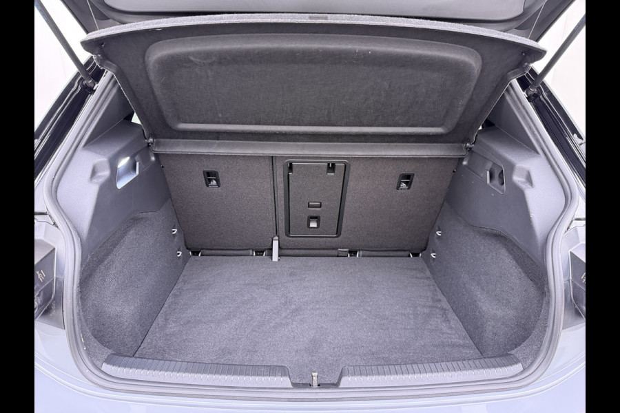 Volkswagen ID.3 First Plus 62kWh Navi-Pro Adap.Cruise Camera Matrix led 19" Ecc Apple Carplay Android Auto SOH 86% Stoel+Stuurverwarming Lmv Privacy Glas Keyless Rijstrooksensor 1e Eigenaar Origineel Nederlandse Auto