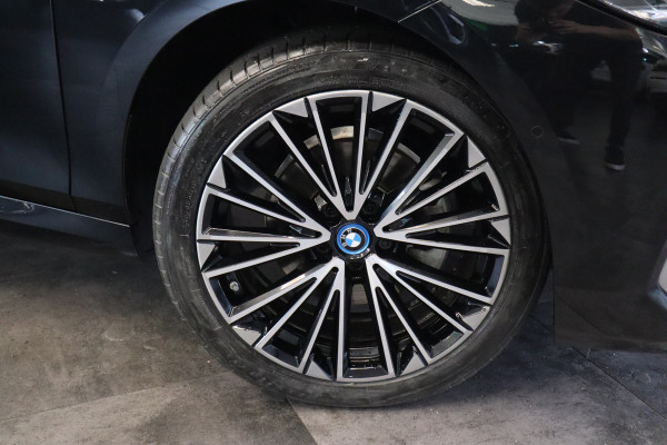 BMW 2 Serie Active Tourer M-Sport 225e xDrive HUD Keyless Go/Start 360 camera LED 24 maanden garantie mogelijk (*vraag naar de voorwaarden)