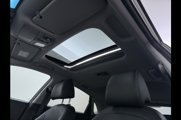 Hyundai Kona EV 64kWh 204pk SOH 100% Premium Schuif-/Kanteldak Leer Warmtepomp Head-Up Display Apple Carplay Android Navi Camera Elektr.Stoel Pdc Subwoofer Bluetooth Dodehoek detector Privacy Glas Rijstrooksensor 1e Eigenaar Origineel Nederlandse Auto Volledig Dealeronderhouden