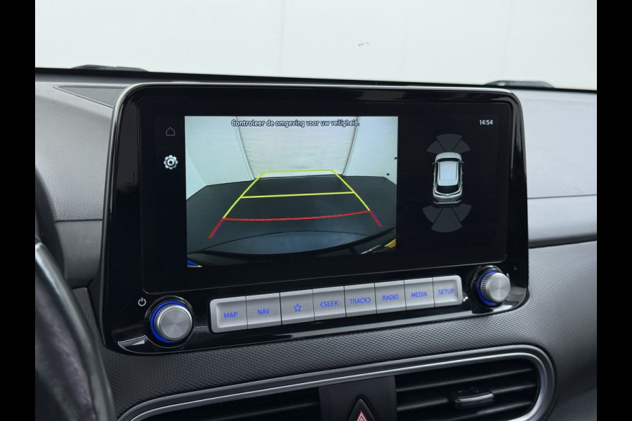 Hyundai Kona EV 64kWh 204pk SOH 100% Premium Schuif-/Kanteldak Leer Warmtepomp Head-Up Display Apple Carplay Android Navi Camera Elektr.Stoel Pdc Subwoofer Bluetooth Dodehoek detector Privacy Glas Rijstrooksensor 1e Eigenaar Origineel Nederlandse Auto Volledig Dealeronderhouden