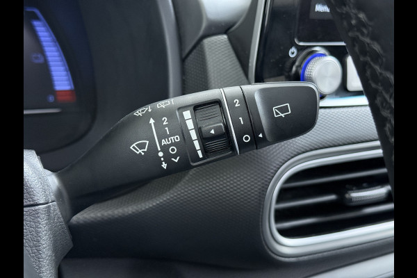 Hyundai Kona EV 64kWh 204pk SOH 100% Premium Schuif-/Kanteldak Leer Warmtepomp Head-Up Display Apple Carplay Android Navi Camera Elektr.Stoel Pdc Subwoofer Bluetooth Dodehoek detector Privacy Glas Rijstrooksensor 1e Eigenaar Origineel Nederlandse Auto Volledig Dealeronderhouden