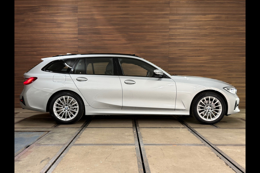 BMW 3 Serie Touring 320e Sportline | Pano | Leder | Laser | Shadow Line | Trekhaak elektr. | 18 inch | Stoelverwarming