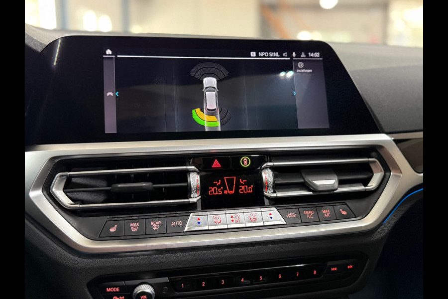 BMW 3 Serie Touring 320e Sportline | Pano | Leder | Laser | Shadow Line | Trekhaak elektr. | 18 inch | Stoelverwarming