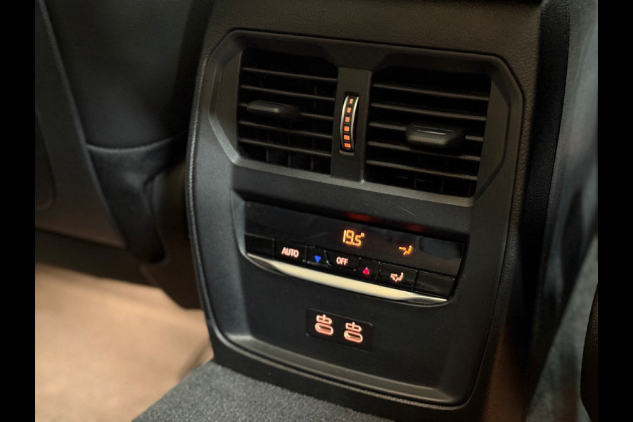 BMW 3 Serie Touring 320e Sportline | Pano | Leder | Laser | Shadow Line | Trekhaak elektr. | 18 inch | Stoelverwarming