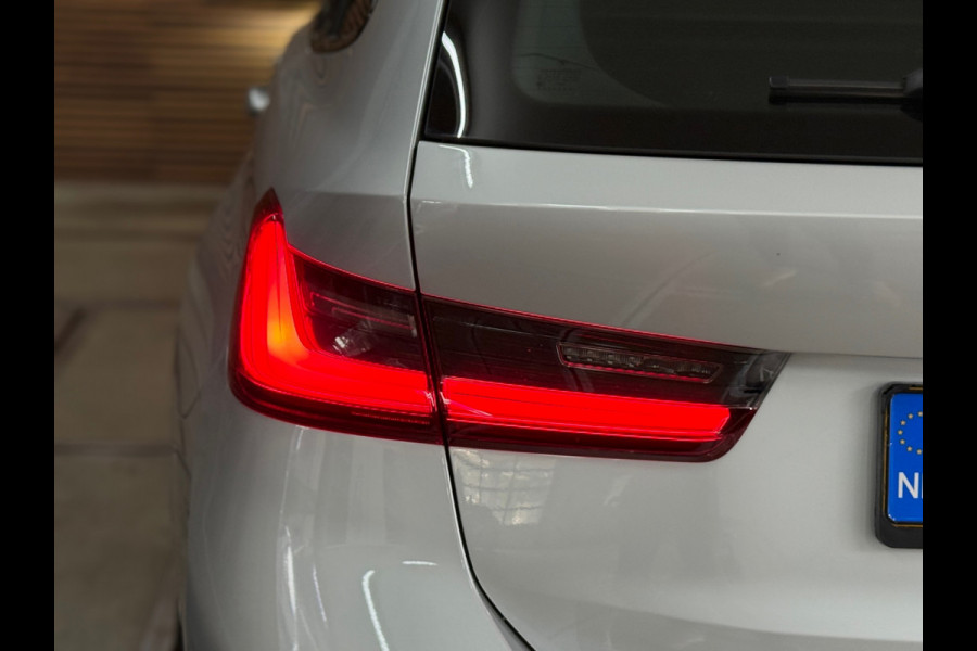 BMW 3 Serie Touring 320e Sportline | Pano | Leder | Laser | Shadow Line | Trekhaak elektr. | 18 inch | Stoelverwarming