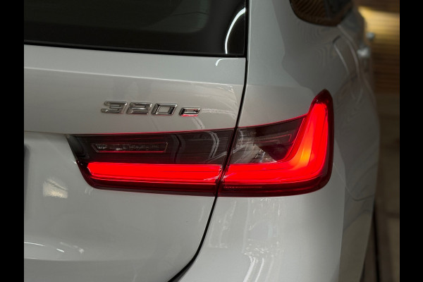 BMW 3 Serie Touring 320e Sportline | Pano | Leder | Laser | Shadow Line | Trekhaak elektr. | 18 inch | Stoelverwarming