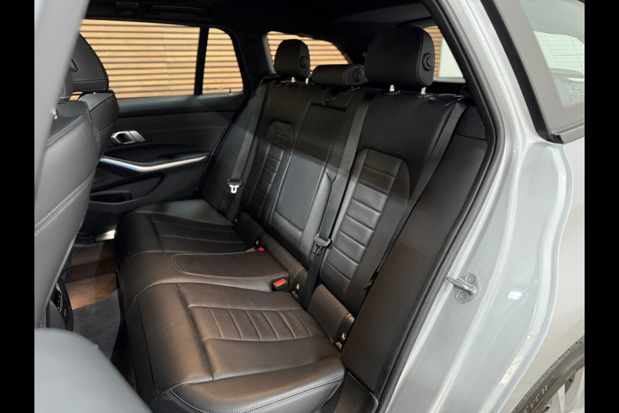 BMW 3 Serie Touring 320e Sportline | Pano | Leder | Laser | Shadow Line | Trekhaak elektr. | 18 inch | Stoelverwarming