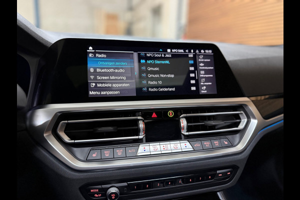 BMW 3 Serie Touring 320e Sportline | Pano | Leder | Laser | Shadow Line | Trekhaak elektr. | 18 inch | Stoelverwarming