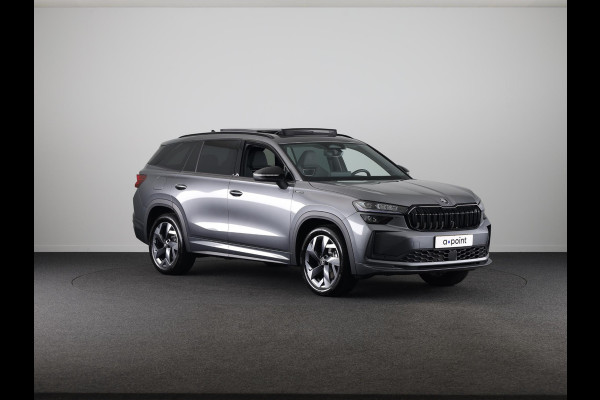 Škoda Kodiaq 1.5 TSI PHEV Sportline Business 204 pk Automaat (DSG) | Verlengde garantie | Navigatie | Panoramadak | Trekhaak (wegklapbaar) | Parkeersensoren | Achteruitrijcamera | Stoelverwarming v/a |
