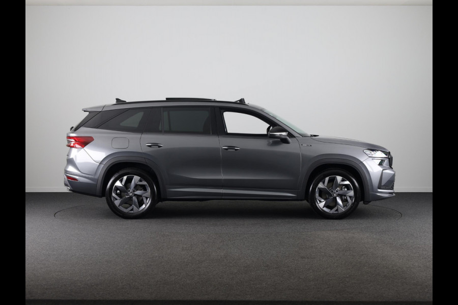 Škoda Kodiaq 1.5 TSI PHEV Sportline Business 204 pk Automaat (DSG) | Verlengde garantie | Navigatie | Panoramadak | Trekhaak (wegklapbaar) | Parkeersensoren | Achteruitrijcamera | Stoelverwarming v/a |